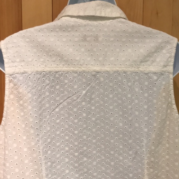 Croft and Barrow eyelet sleeveless button down shirt - Picture 5 of 8